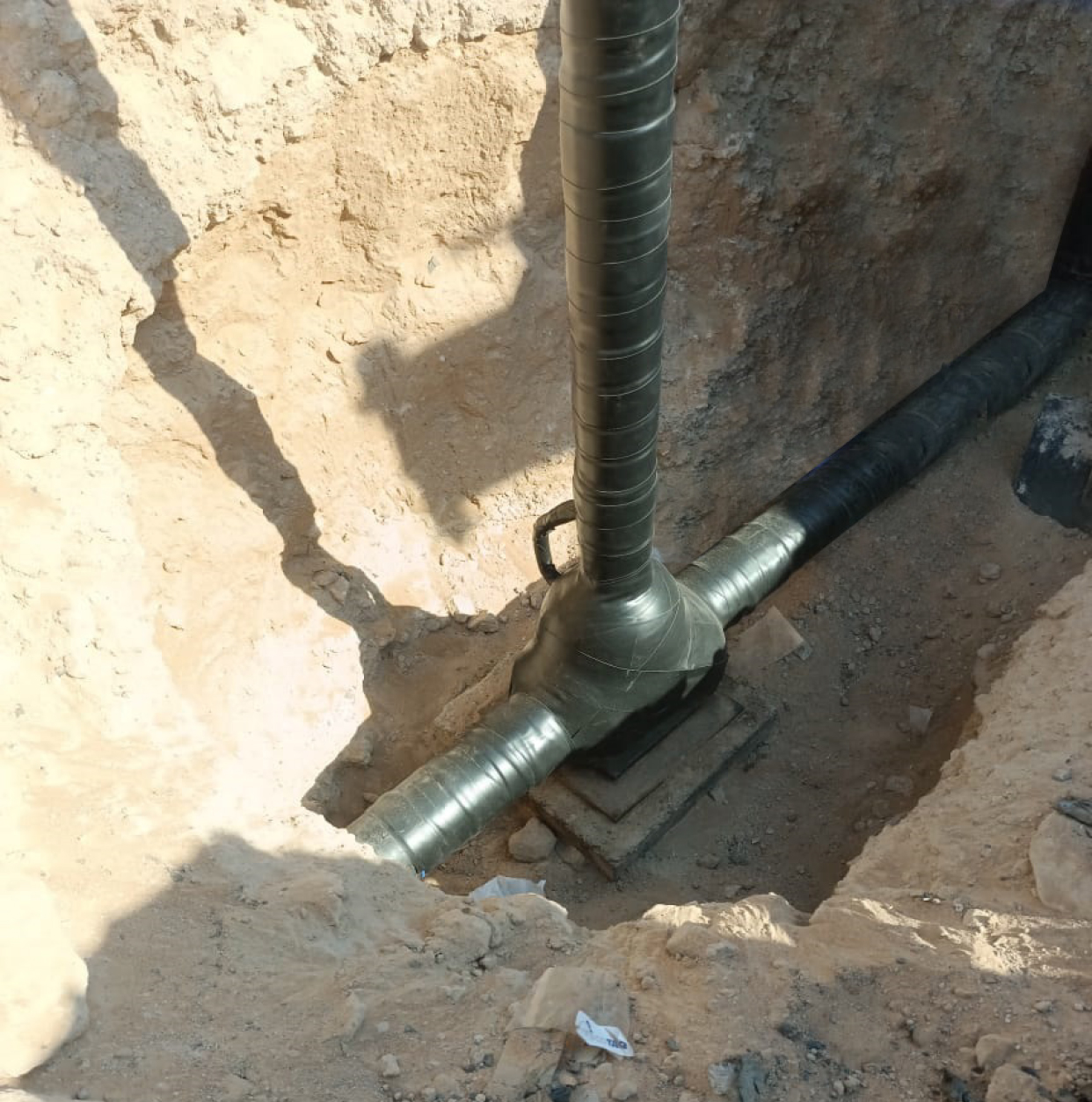 Viscotaq Viscous Elastic Wrapping
(Viscopaste, Viscowrap HT and
PVC Outerwrap) on Valve